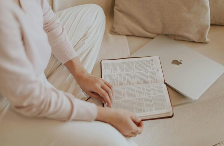 The Benefits of Establishing a Daily Reading Habit and Tips to Get Started